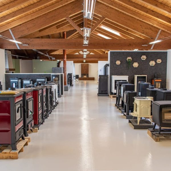 Vista interna Showroom Gandolfo Anna, Pieve di Teco (Imperia) | Stufe a pellet e a legna